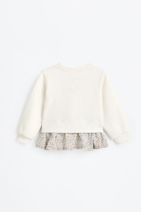 Sweatshirt with ruffle detail.