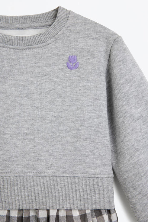 Sweatshirt with ruffle detail.