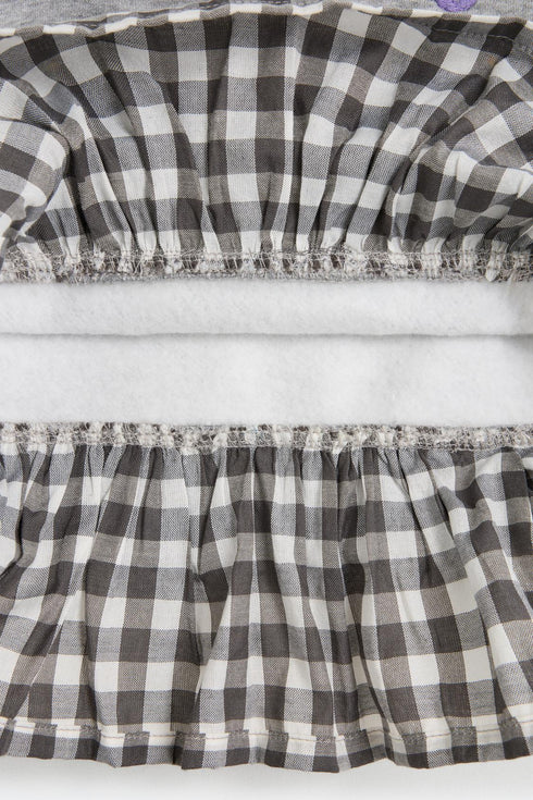 Sweatshirt with ruffle detail.