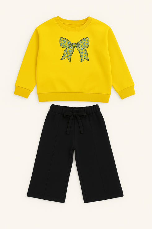 Sweatshirt and trousers